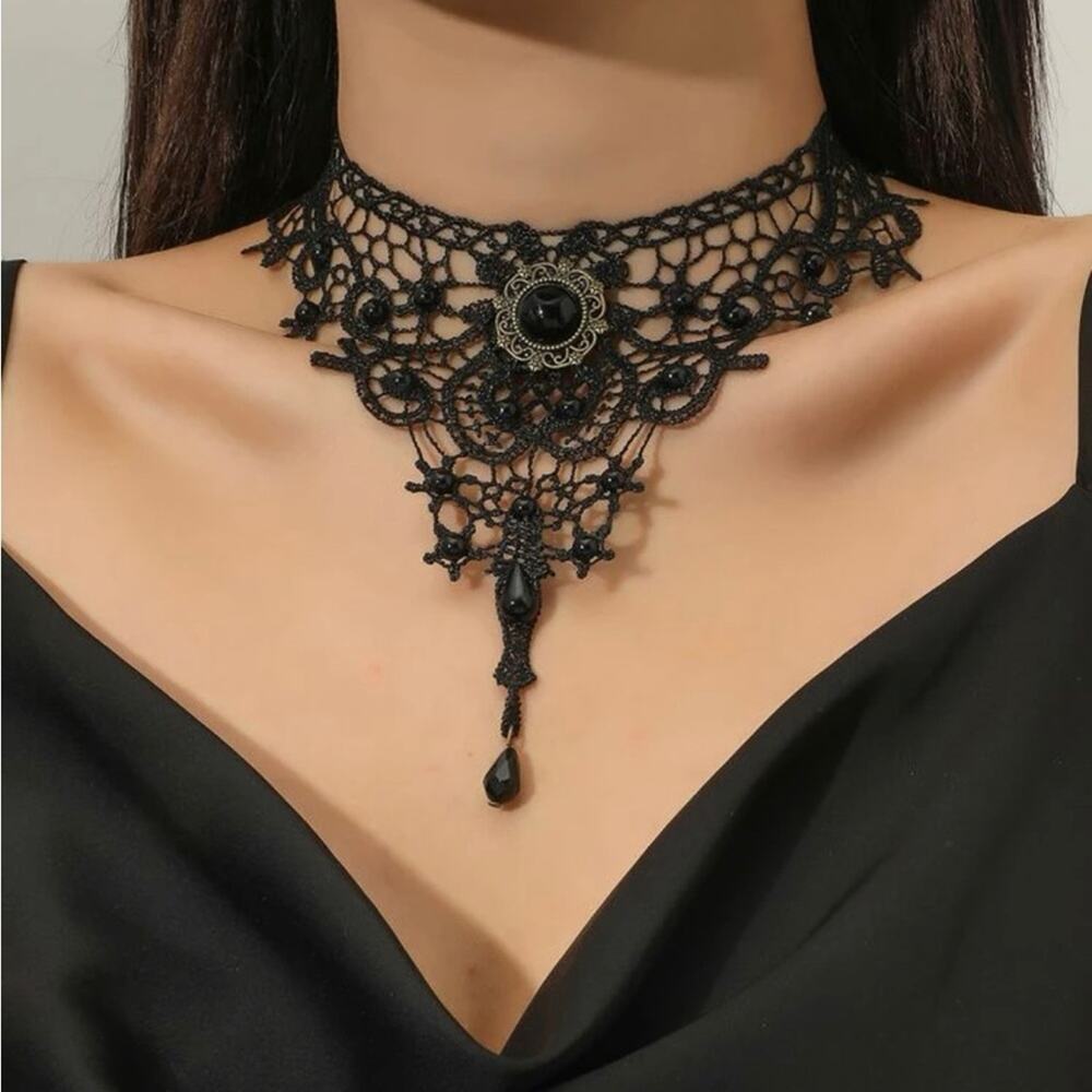 SOLD ✨ Lulu’s Black Lace Choker - Picture 3 of 6